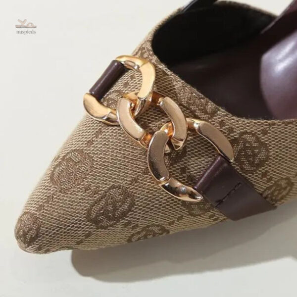 Sandales raffinées avec boucle dorée