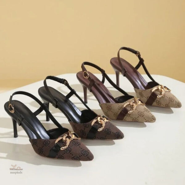 Sandales avec boucle dorée pour un look élégant