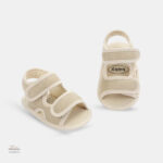 Sandales bébé avec lanières à scratch confortables et pratiques