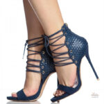 Sandale bleu marine à talon, design élégant et pratique
