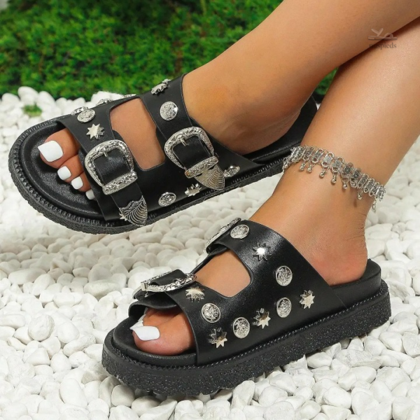 Sandale Cloutée pour un Style Chic