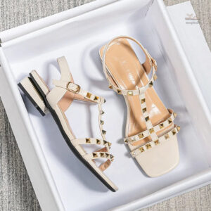 Sandale Femme Cloutée au style intemporel