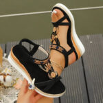 Sandale Femme Chic avec Accents Dorés