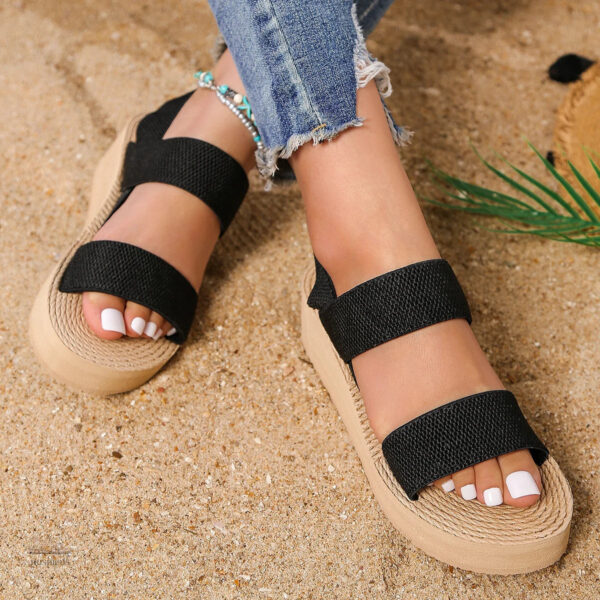 Lanières élégantes sur sandale durable pour femmes
