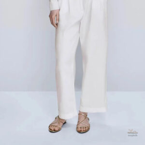 Sandale dorée à lanières pour un look chic