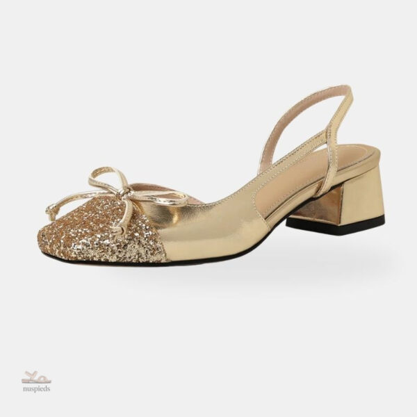 Sandale dorée à talon bas style ballerine
