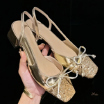Style ballerine doré, idéal pour les occasions spéciales