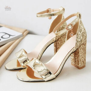 Sandale femme chic à talon haut, design doré et brillant