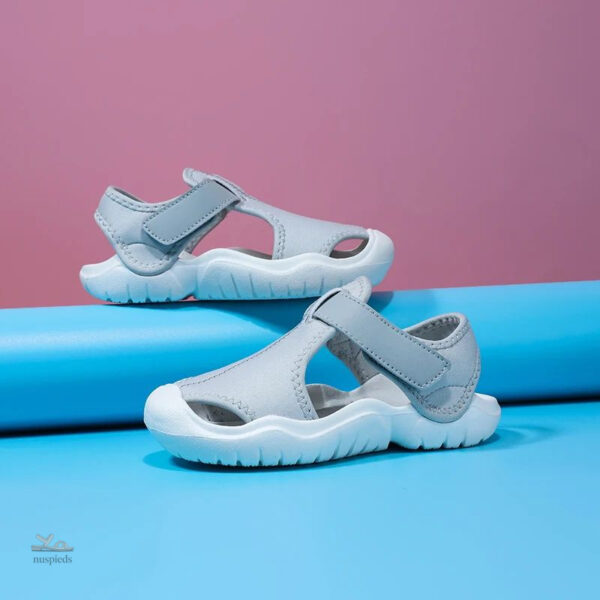 Sandale enfant bleue, idéale pour la sécurité des petits pieds