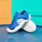 Sandale enfant confortable et souple, coloris bleu