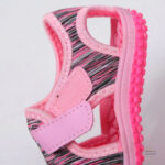 Sandale enfant avec design coloré et pratique