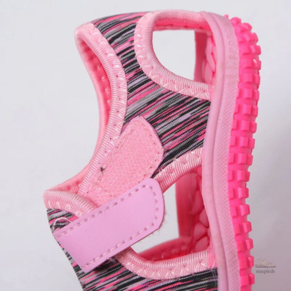Sandale enfant avec design coloré et pratique
