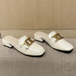 Chaussure féminine beige avec talon, style raffiné