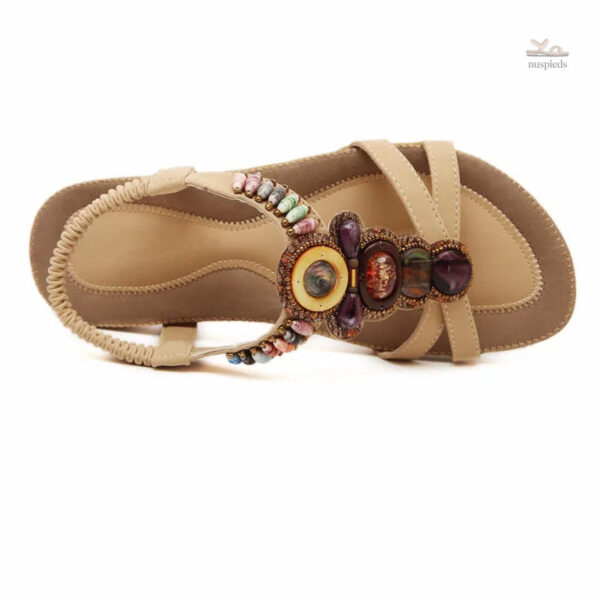 Sandale beige à lanières pour un look bohème chic