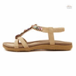 Sandale féminine beige de style bohème, idéale pour l'été