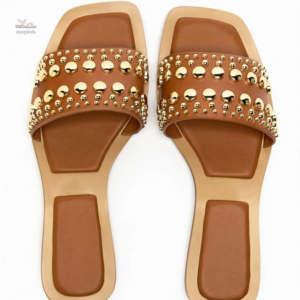 Sandale Plate Femme en cuir marron clouté