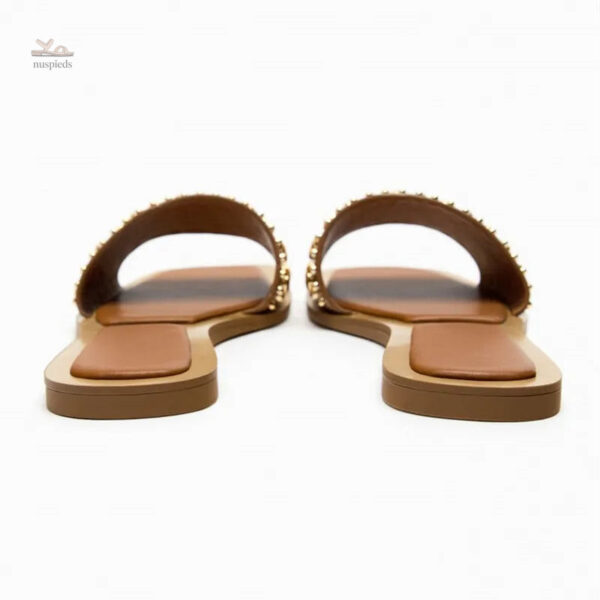 Chic Sandale Marron pour Femme, style clouté