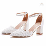 Sandale élégante pour mariage avec décoration dorée