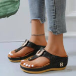 Sandales femme avec semelle confortable et design contemporain