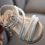 Sandale Chic pour Fille, Lanières Blanches et Brillantes