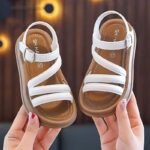 Sandales mode fille, design chic et minimaliste