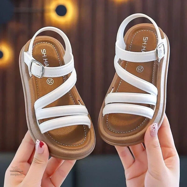Sandales mode fille, design chic et minimaliste