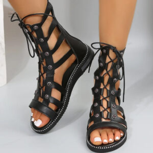 Sandale noire à lacets au design gladiateur