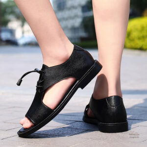 Sandales noires en cuir pour un style décontracté et tendance