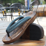 Sandales en bois japonaises, design traditionnel et antidérapant