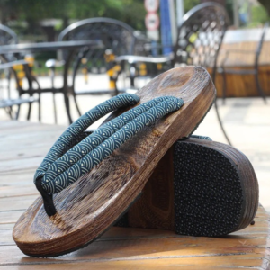Sandales en bois japonaises, design traditionnel et antidérapant