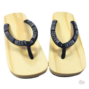 Lanières noires, sandales japonaises pour un look décontracté