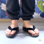 Sandale tong avec semelle en bois, design traditionnel japonais