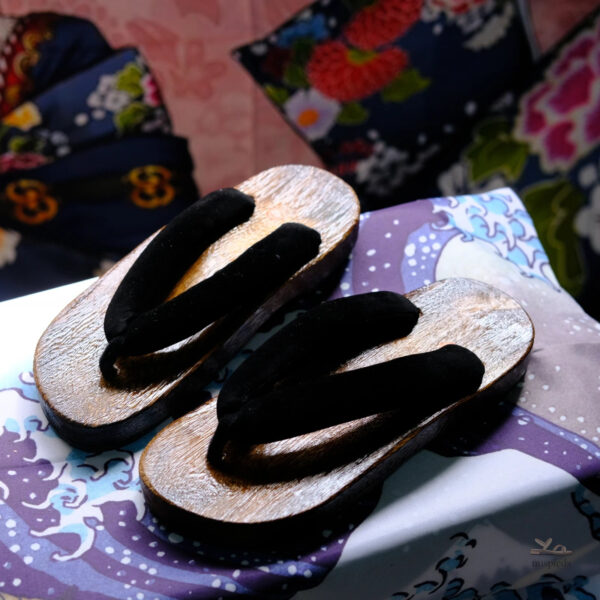 Tong japonaise, semelle en bois, parfaite pour l'été