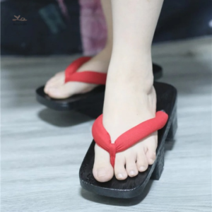 Sandale en bois, accessoire culturel japonais intemporel