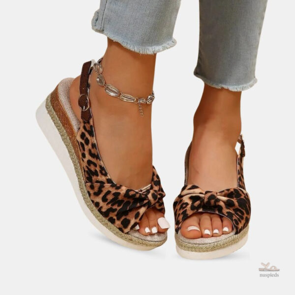 Sandale Léopard Compensée et Légère pour un style audacieux
