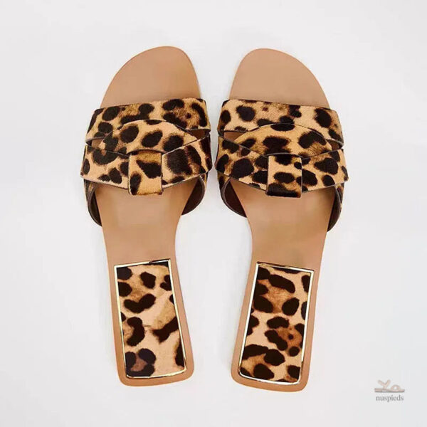 Pantoufle chic avec motif léopard