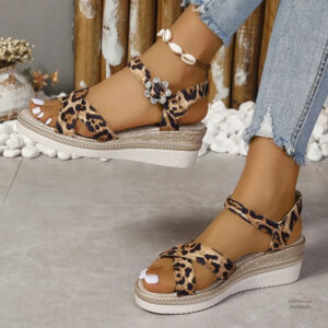 Sandale léopard à talon pour un look stylé