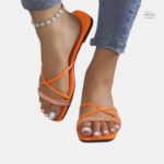 Sandale orange à lanières fines et croisées