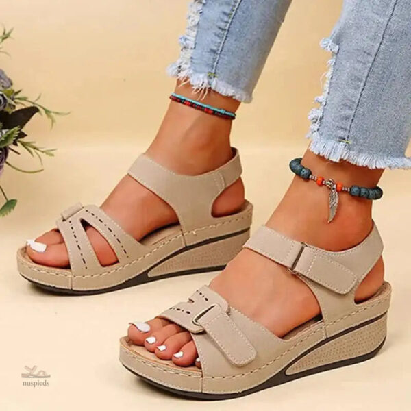 Sandales femme confortables à talons compensés et lanières