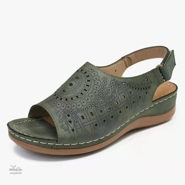 Modèle semi-ouvert pour un style décontracté et confortable