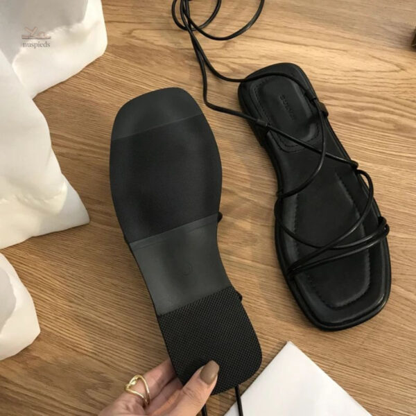Sandale femme tendance avec design minimaliste