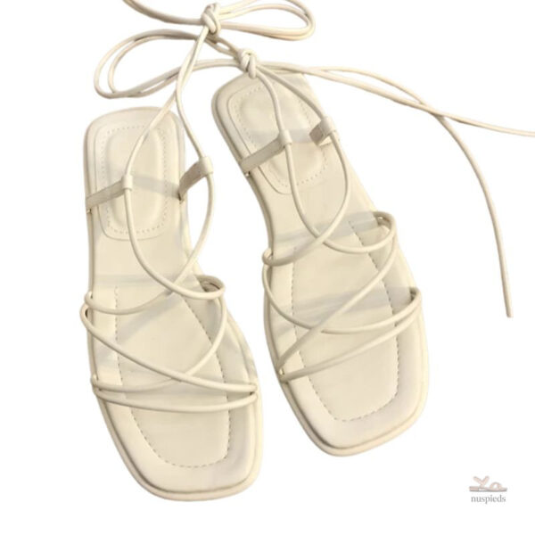 Sandale femme au style sobre et élégant