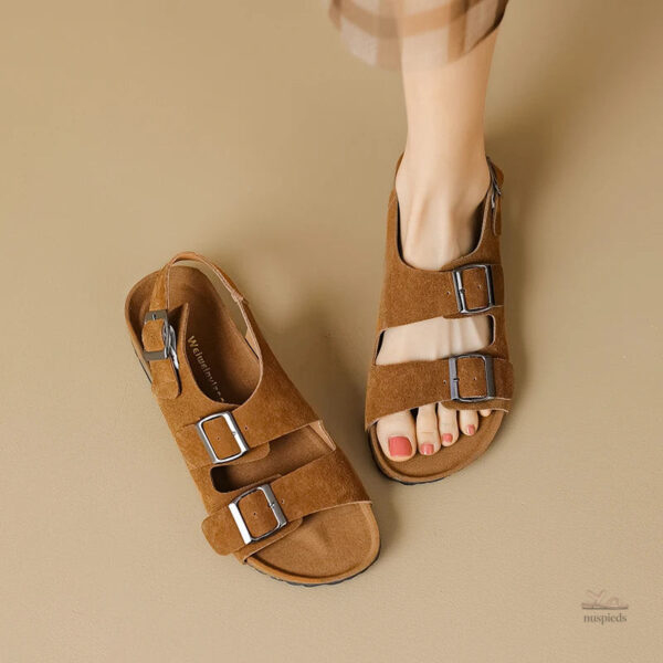 Lanières stylées de sandale femme en cuir régénéré