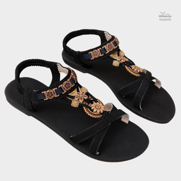 Sandales plates noires bohèmes avec détails dorés