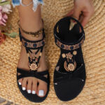 Sandales noires confortables avec accents dorés