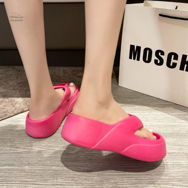 Sandales plateforme féminines, look tendance et décontracté