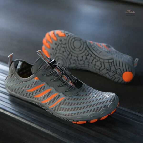 Chaussure de randonnée masculine adaptée aux terrains difficiles