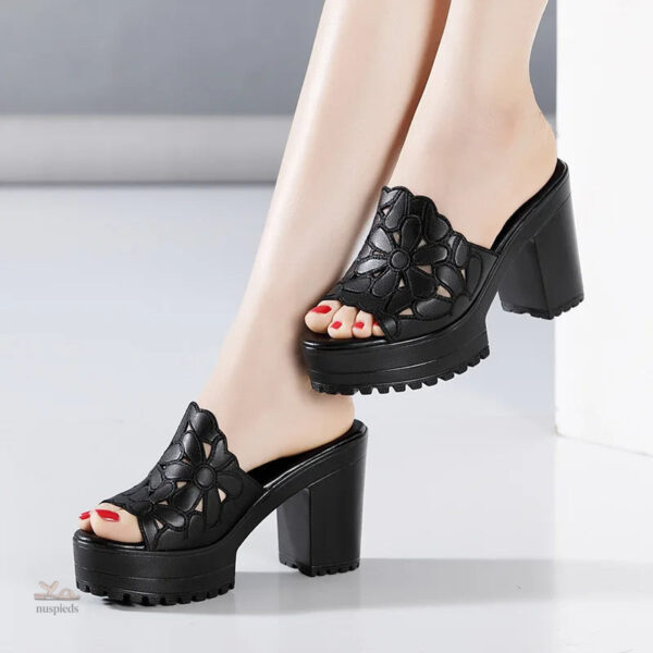 Sabot à lanière femme avec design floral élégant