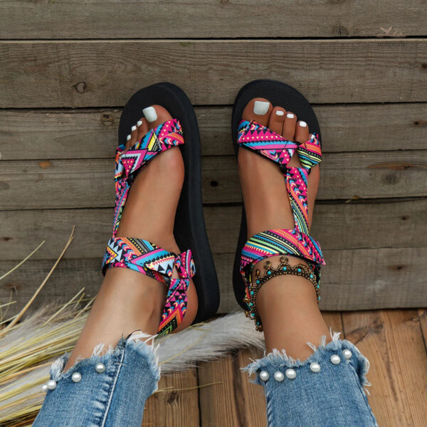 Sandale Femme Design avec Lanières Colorées