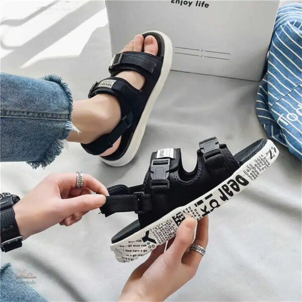 Chaussures femme avec inscription, parfaites pour l'été